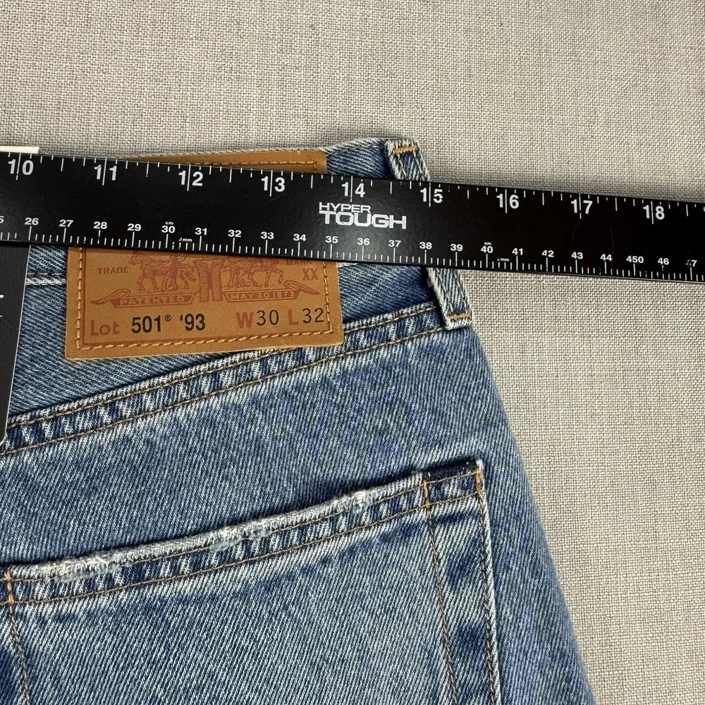Levis refer photos